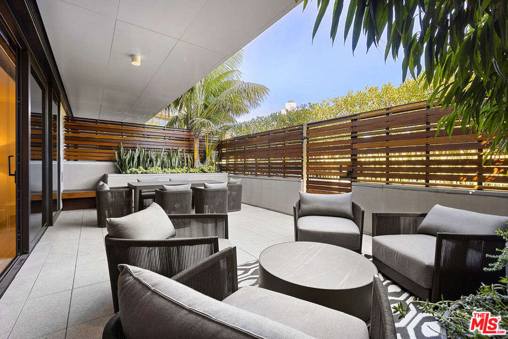 8420 W Sunset Boulevard 405