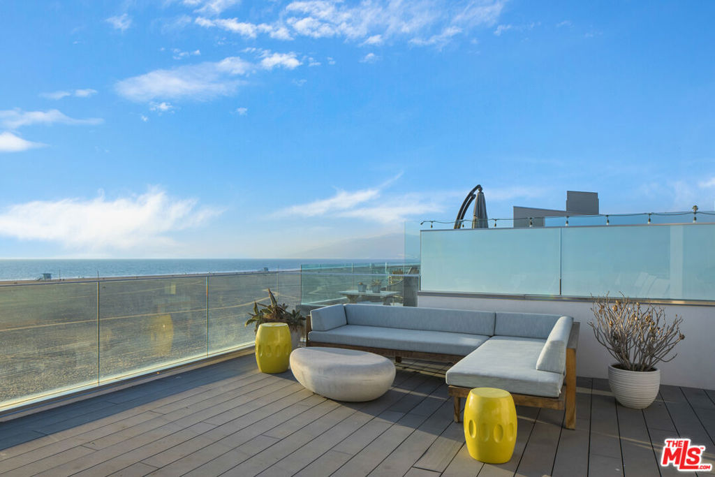 Properties 4 1347 Palisades Beach Road