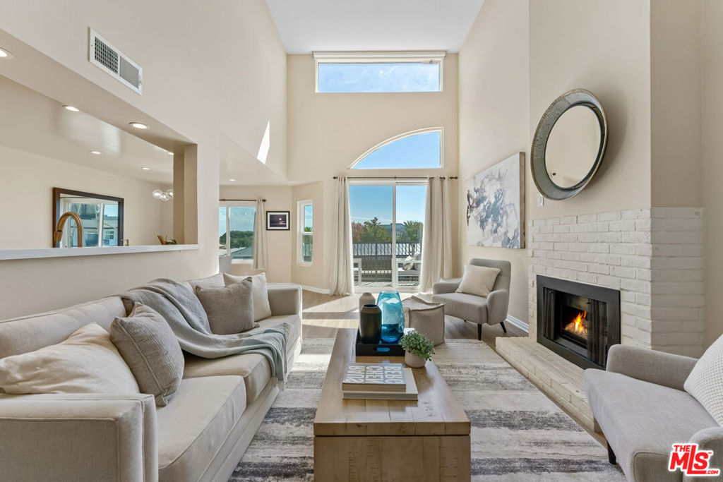 2677 Centinela Avenue 402