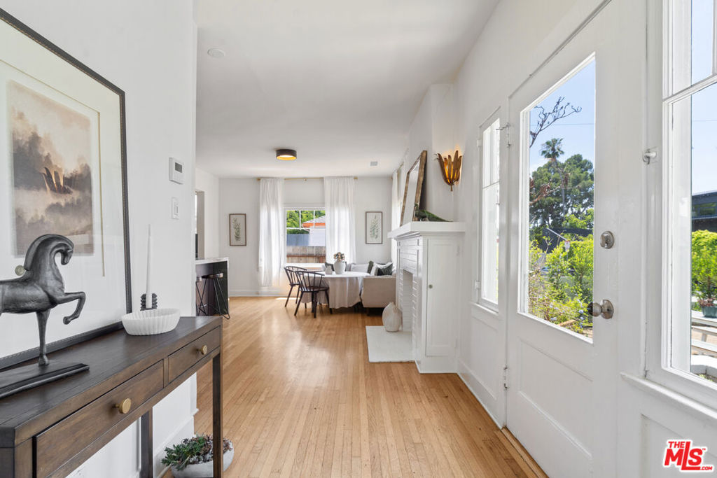 818 Palms Boulevard