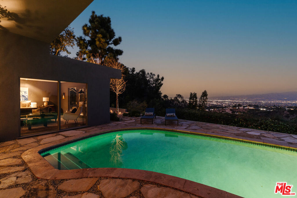Properties 4 8559 Edwin Drive
