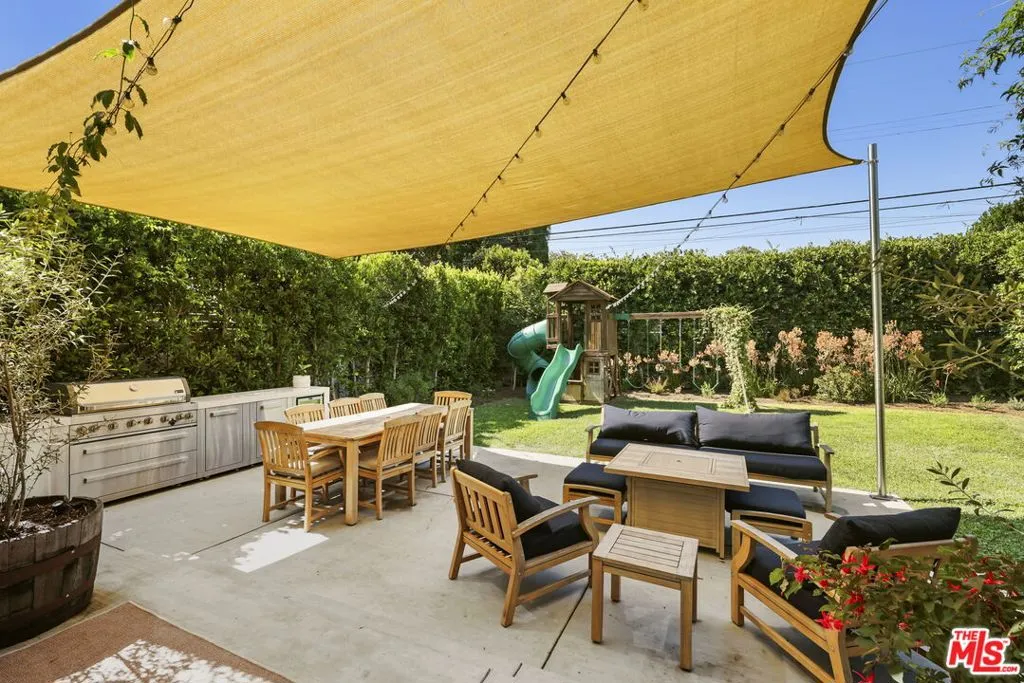 Los Angeles, California 90064, United States, 5 Bedrooms Bedrooms, ,3 BathroomsBathrooms,Residential,Pending,188773