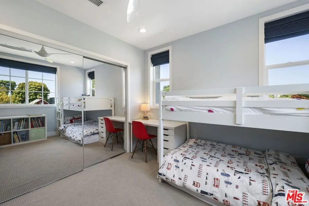 Los Angeles, California 90064, United States, 5 Bedrooms Bedrooms, ,3 BathroomsBathrooms,Residential,Pending,188773