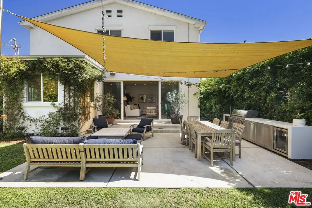 Los Angeles, California 90064, United States, 5 Bedrooms Bedrooms, ,3 BathroomsBathrooms,Residential,Pending,188773