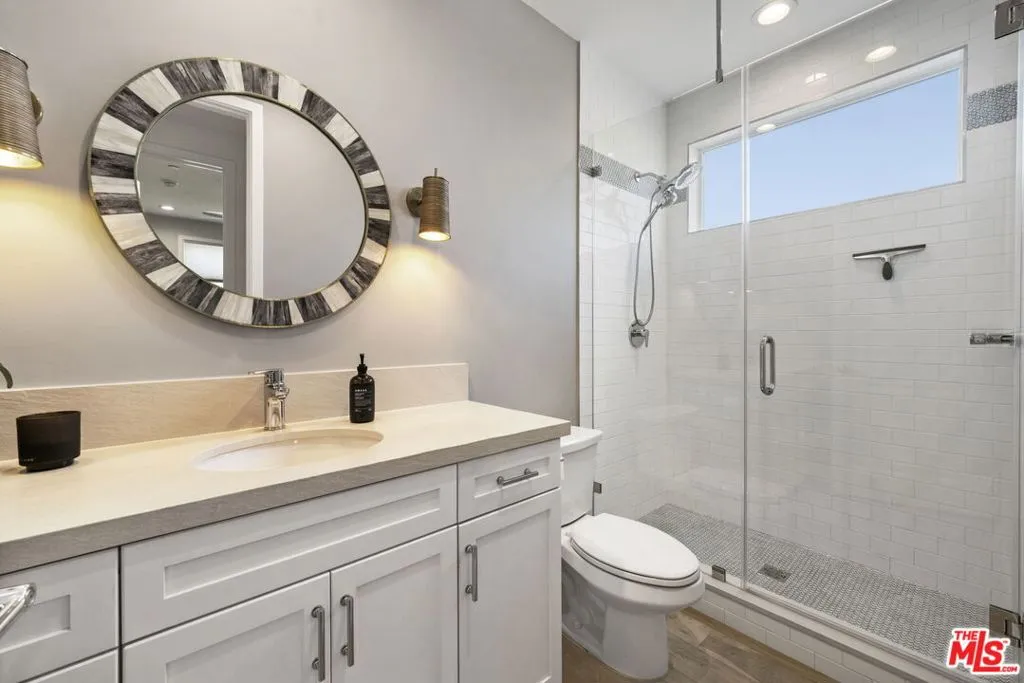 Los Angeles, California 90064, United States, 5 Bedrooms Bedrooms, ,3 BathroomsBathrooms,Residential,Pending,188773