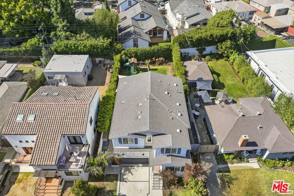 Los Angeles, California 90064, United States, 5 Bedrooms Bedrooms, ,3 BathroomsBathrooms,Residential,Pending,188773