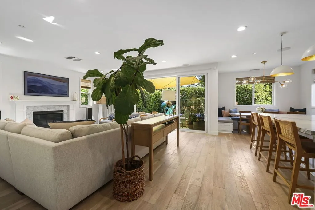 Los Angeles, California 90064, United States, 5 Bedrooms Bedrooms, ,3 BathroomsBathrooms,Residential,Pending,188773