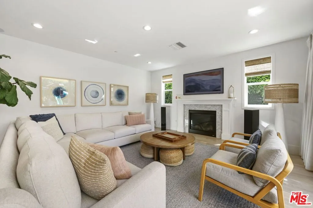 Los Angeles, California 90064, United States, 5 Bedrooms Bedrooms, ,3 BathroomsBathrooms,Residential,Pending,188773