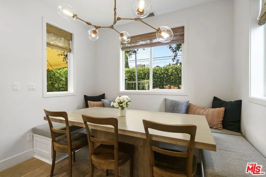 Los Angeles, California 90064, United States, 5 Bedrooms Bedrooms, ,3 BathroomsBathrooms,Residential,Pending,188773