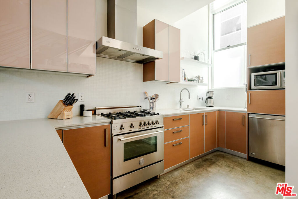 Properties 3 1220 N Orange Grove Avenue 6
