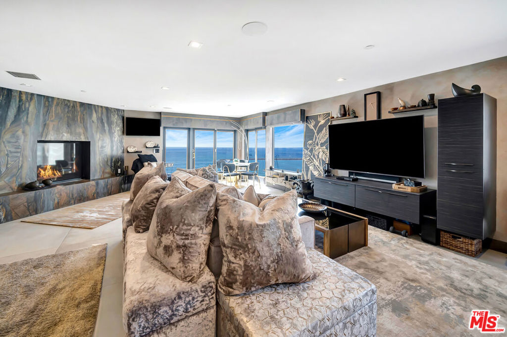 6309 Ocean Front walk 302