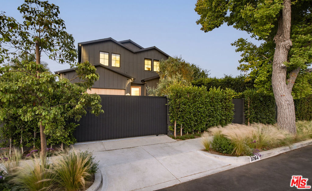 Properties 2 3764 Mountain View Avenue