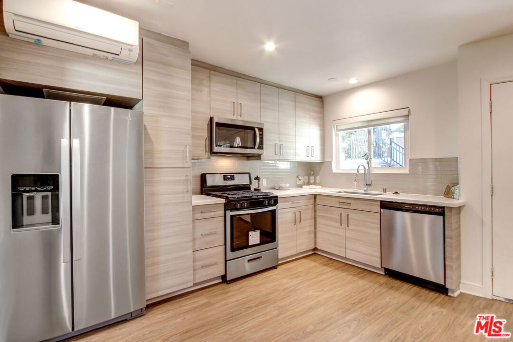 700 S 6th Street