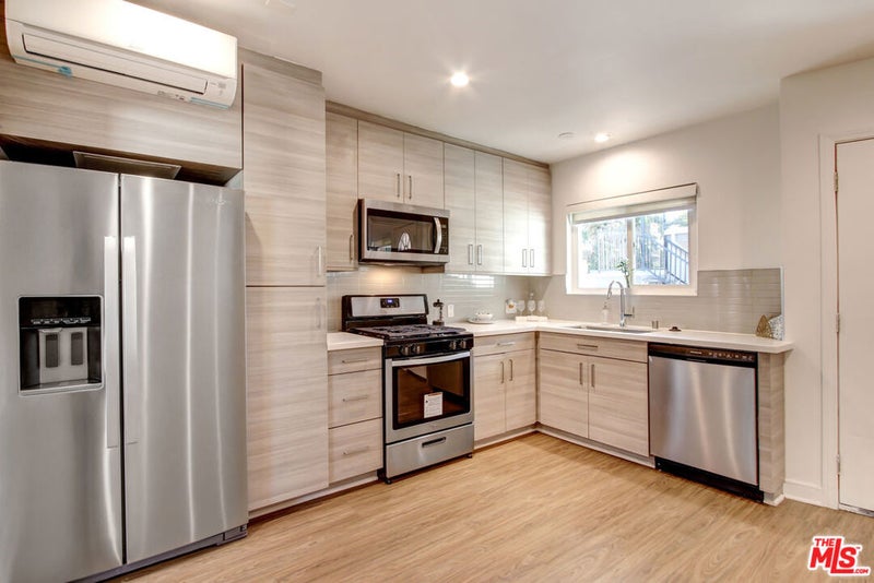 700 S 6th Street