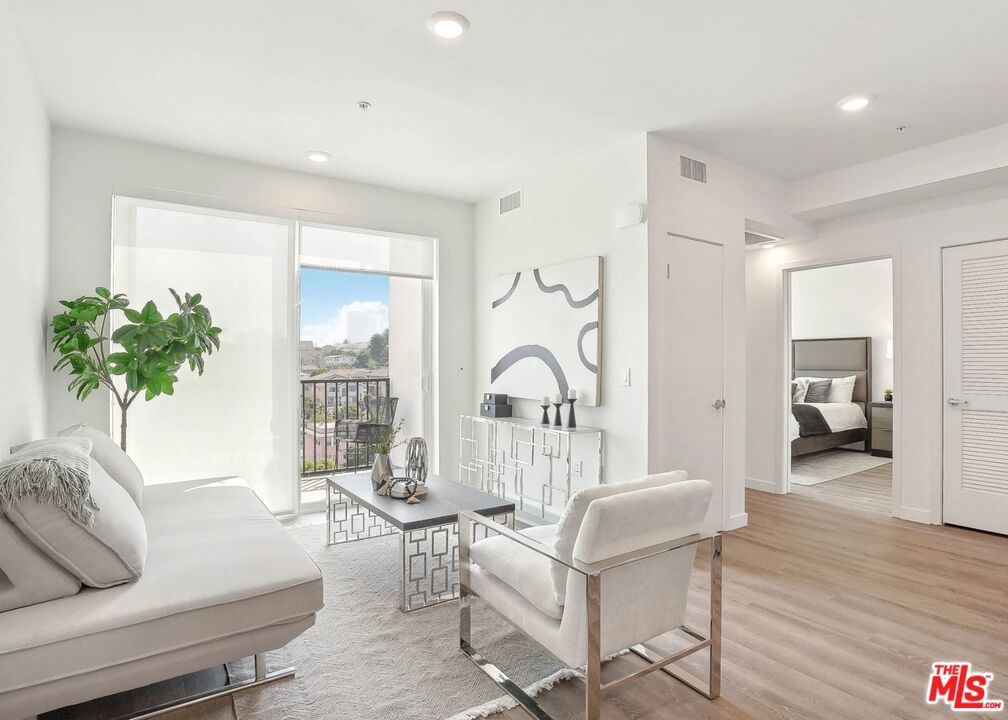 Properties 4 222 N Alvarado Street