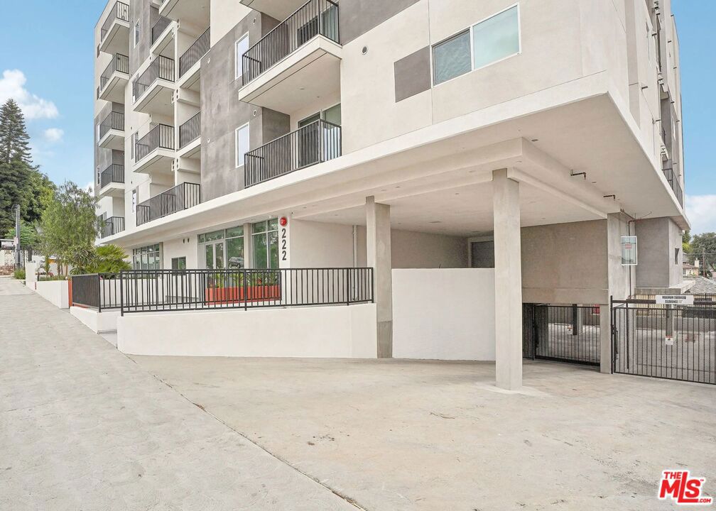 Properties 2 222 N Alvarado Street
