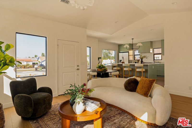 2228 W 76th Street