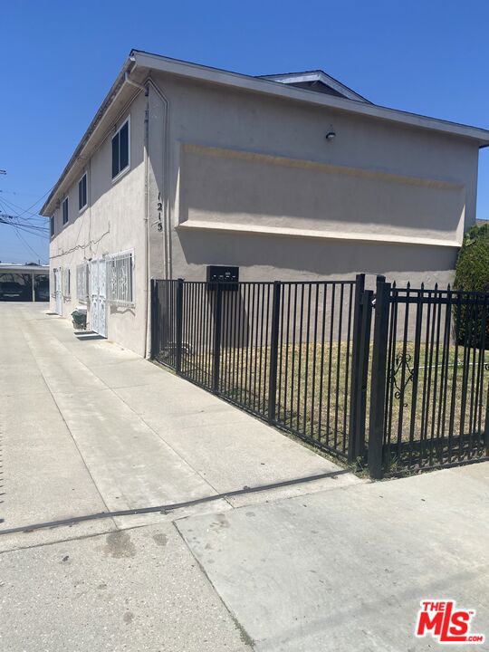 1215 W 102nd Street