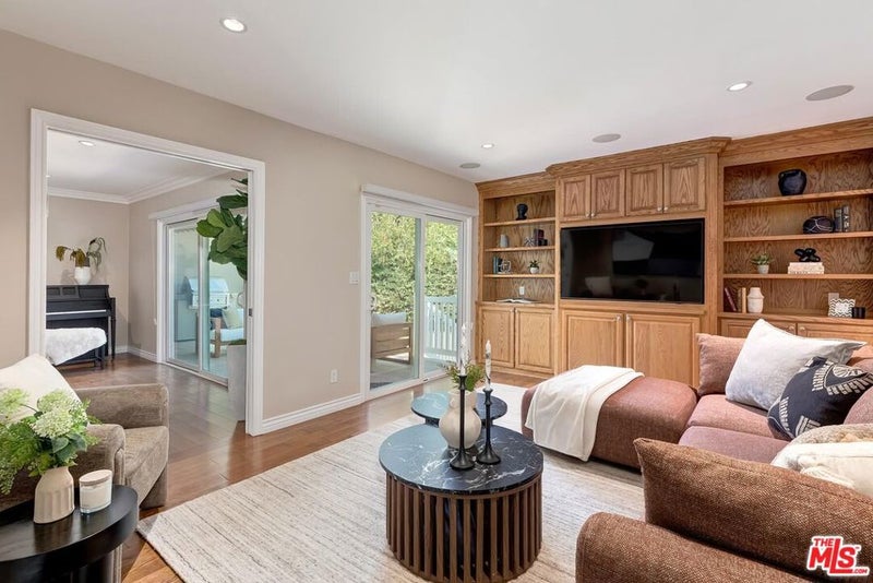2302 Duxbury Circle
