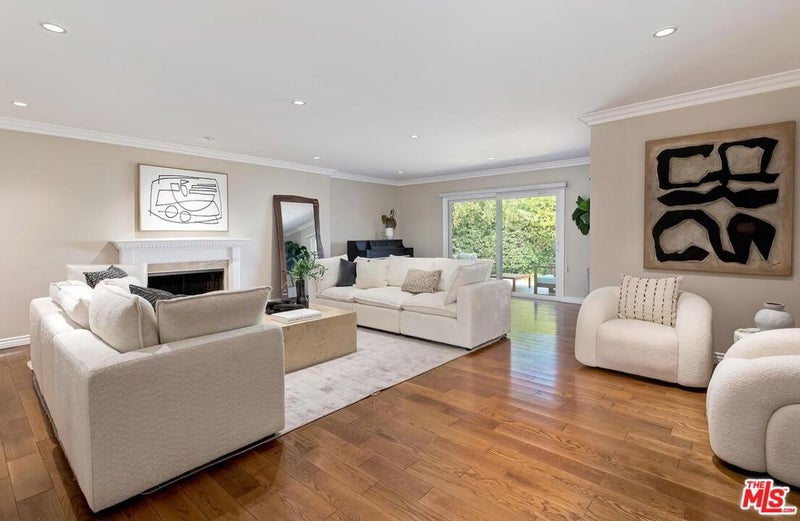 2302 Duxbury Circle