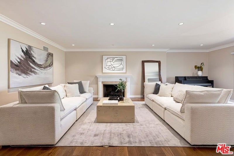 2302 Duxbury Circle