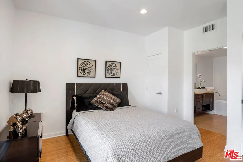 Playa Vista, California 90094, United States, 2 Bedrooms Bedrooms, ,2 BathroomsBathrooms,Residential,Active,230997