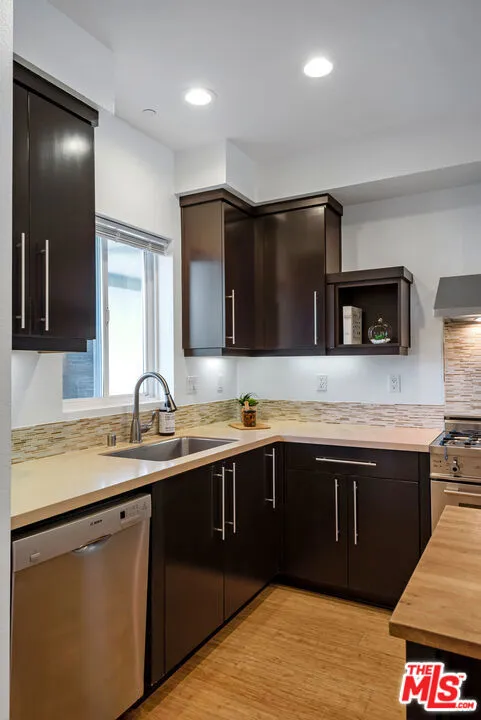 Playa Vista, California 90094, United States, 2 Bedrooms Bedrooms, ,2 BathroomsBathrooms,Residential,Active,230997