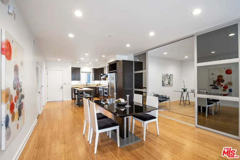 Playa Vista, California 90094, United States, 2 Bedrooms Bedrooms, ,2 BathroomsBathrooms,Residential,Active,230997