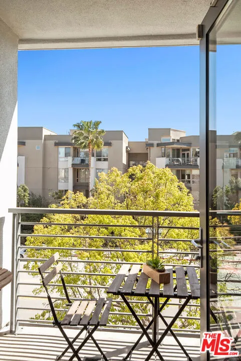 Playa Vista, California 90094, United States, 2 Bedrooms Bedrooms, ,2 BathroomsBathrooms,Residential,Active,230997