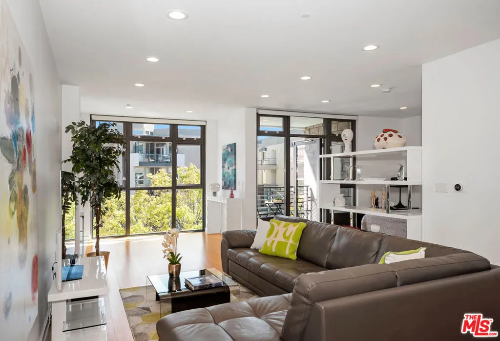 Playa Vista, California 90094, United States, 2 Bedrooms Bedrooms, ,2 BathroomsBathrooms,Residential,Active,230997