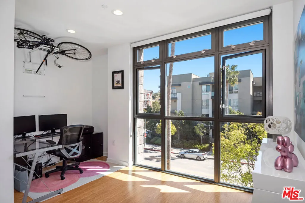 Playa Vista, California 90094, United States, 2 Bedrooms Bedrooms, ,2 BathroomsBathrooms,Residential,Active,230997