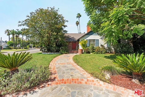 Photo of 4841 Mammoth Avenue, Sherman Oaks, CA 91423 (MLS # 26990793)