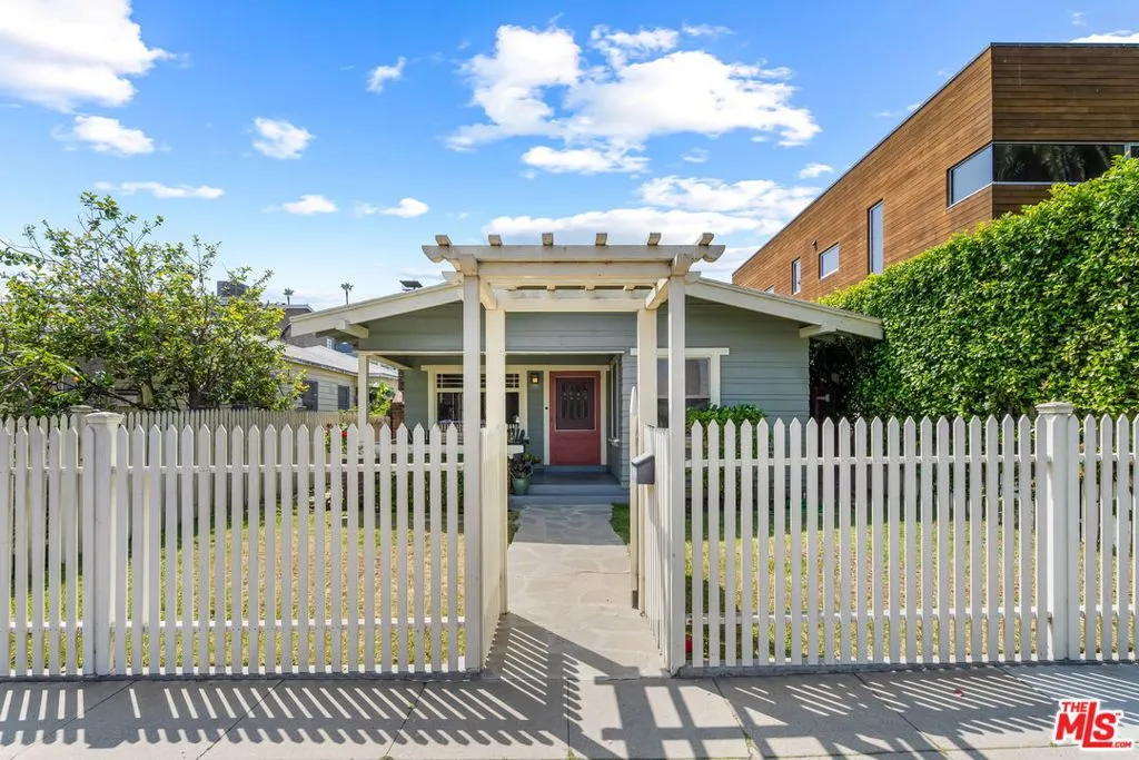 Venice, California 90291, United States, 2 Bedrooms Bedrooms, ,1 BathroomBathrooms,Residential,Active,149775