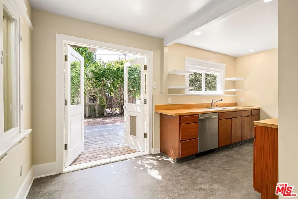 Venice, California 90291, United States, 2 Bedrooms Bedrooms, ,1 BathroomBathrooms,Residential,Active,149775