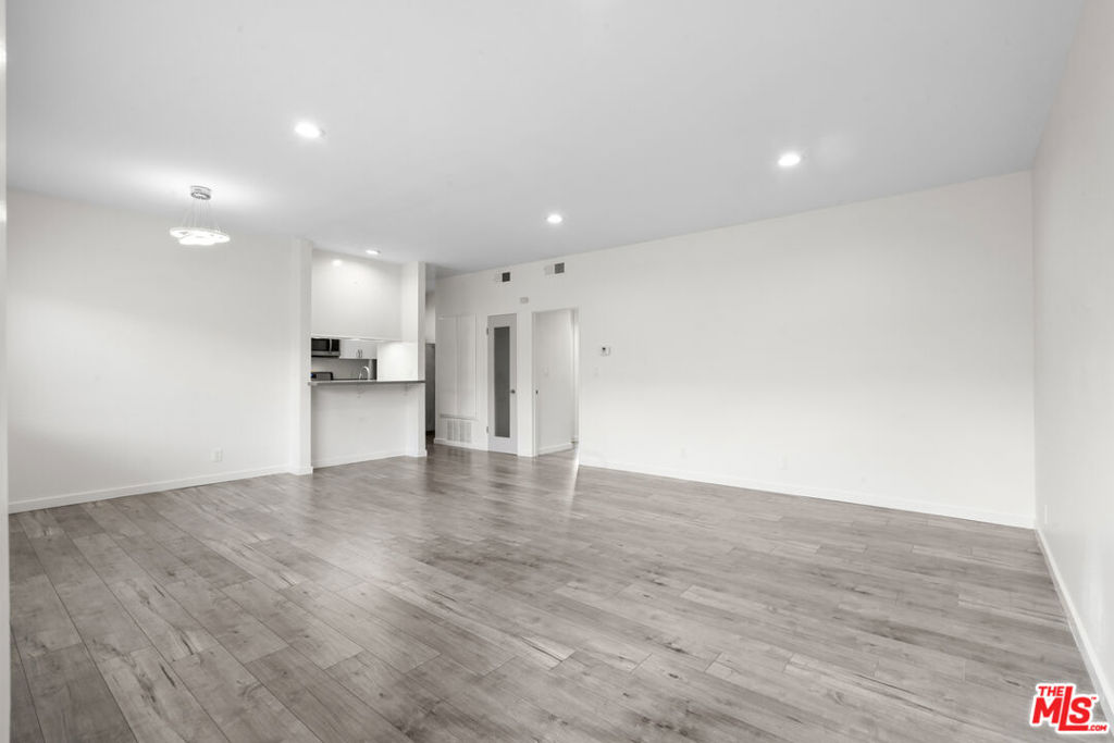 424 S Westmoreland Avenue 306