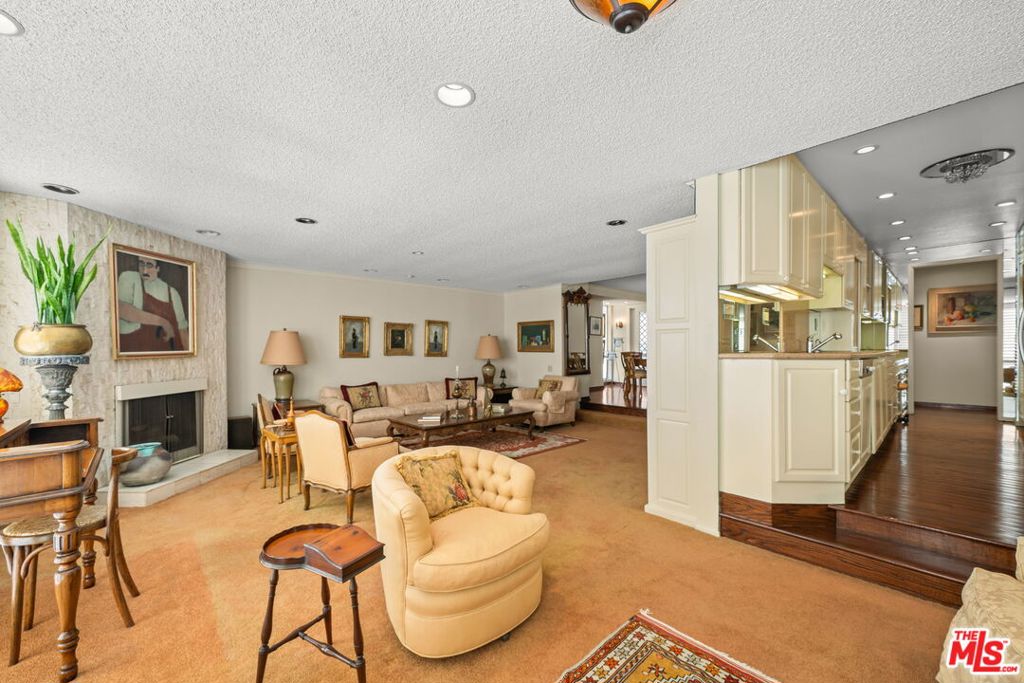 321 N Oakhurst Drive 403