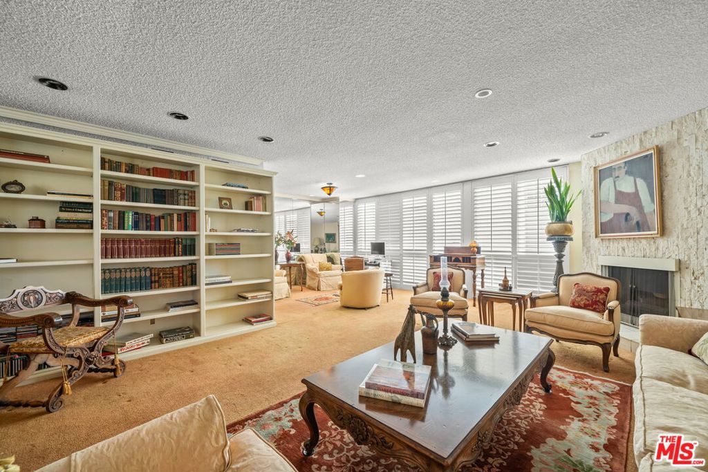 321 N Oakhurst Drive 403