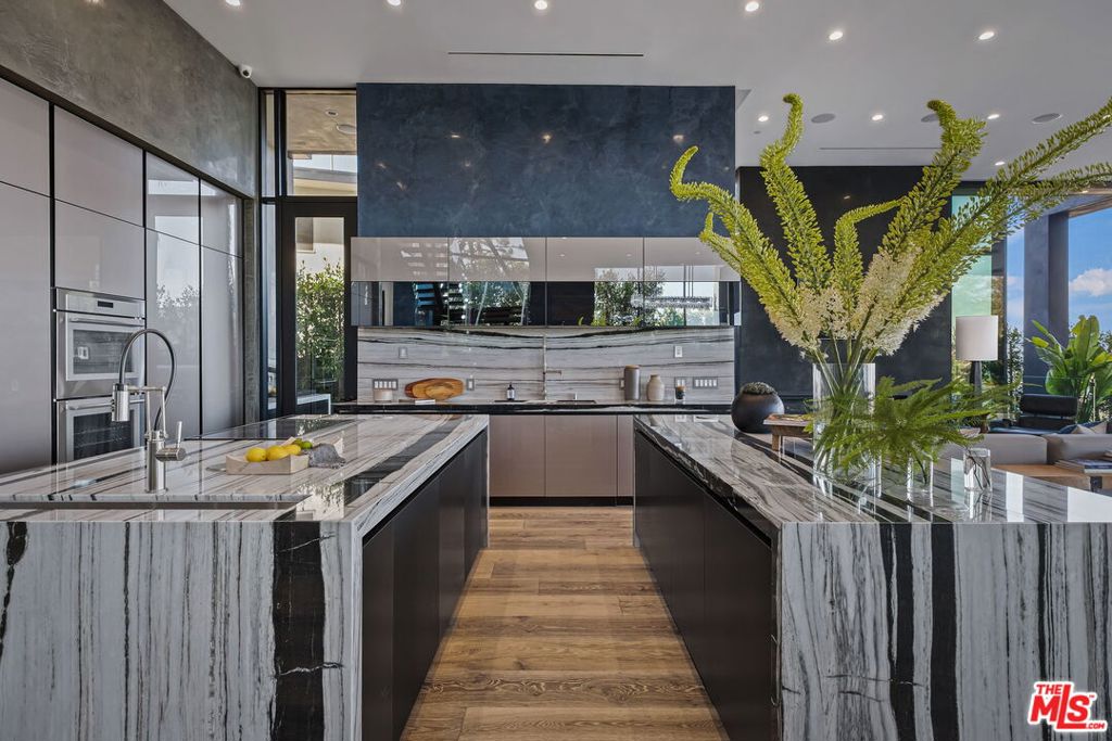 Properties 4 2304 Donella Circle