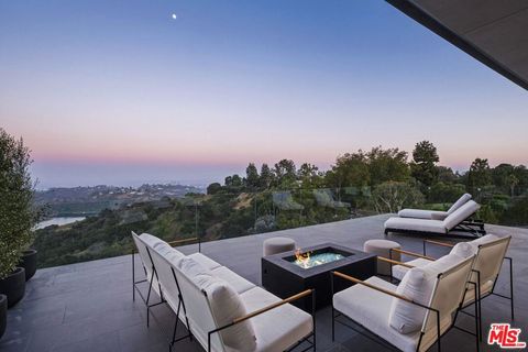 2304 Donella Circle Los Angeles CA 90077