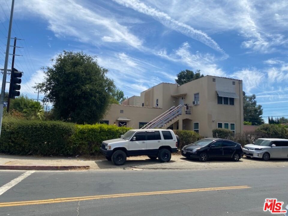 11758 11752 Magnolia Boulevard