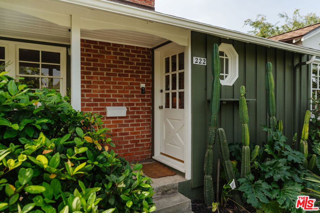 222 W Hillsdale Street