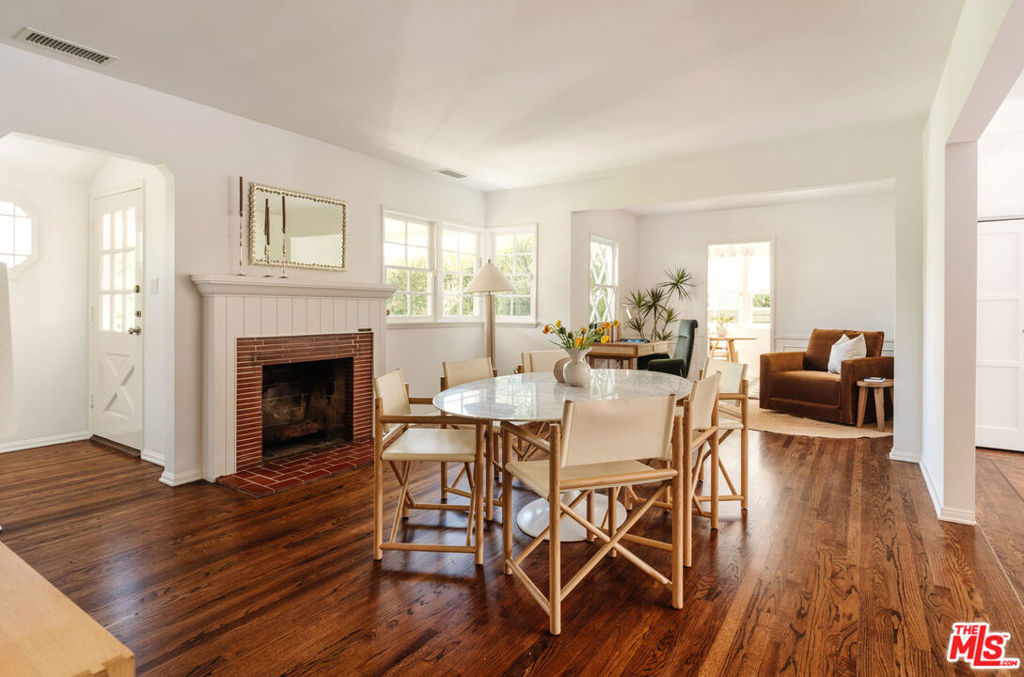 222 W Hillsdale Street