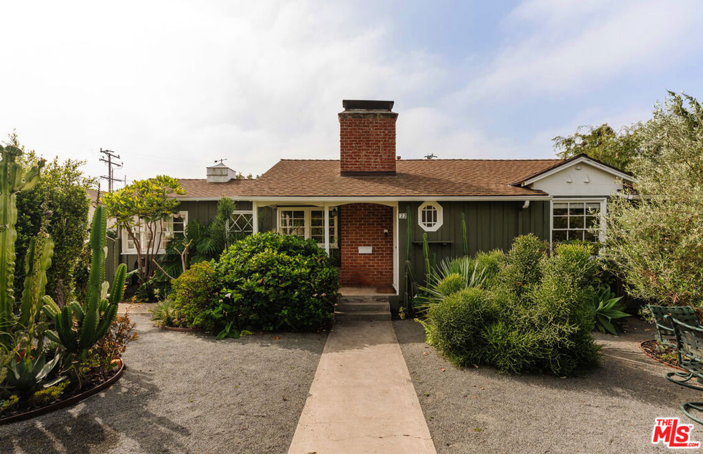 222 W Hillsdale Street