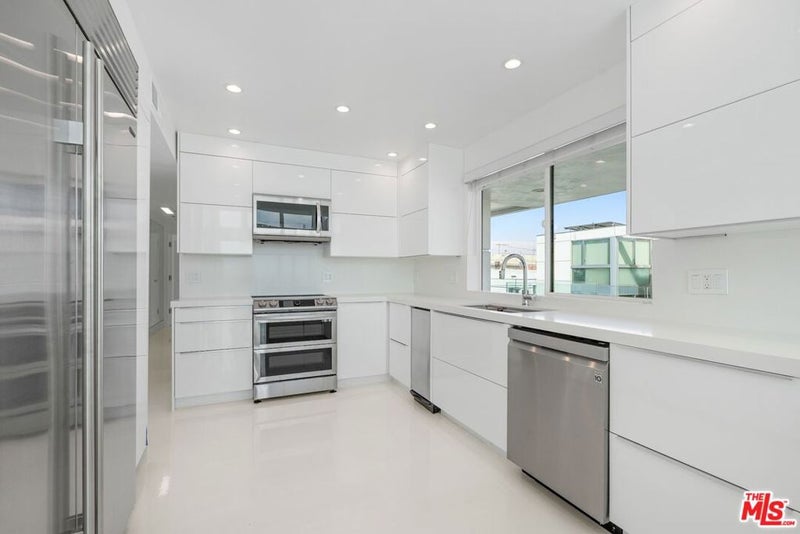 2419 Ocean Front Walk