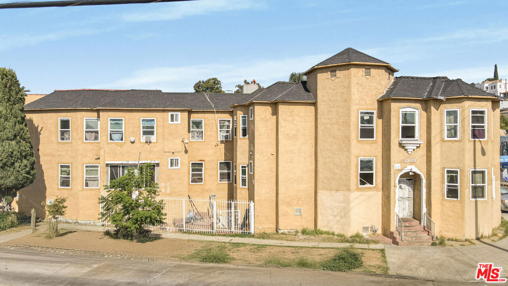 3209 Dobinson Street