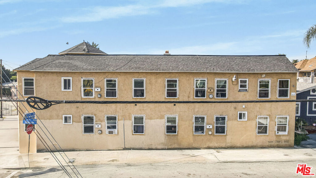 3209 Dobinson Street