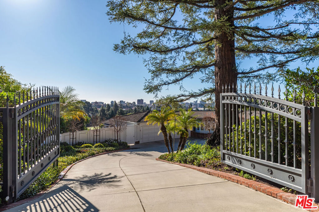 551 Perugia Way
