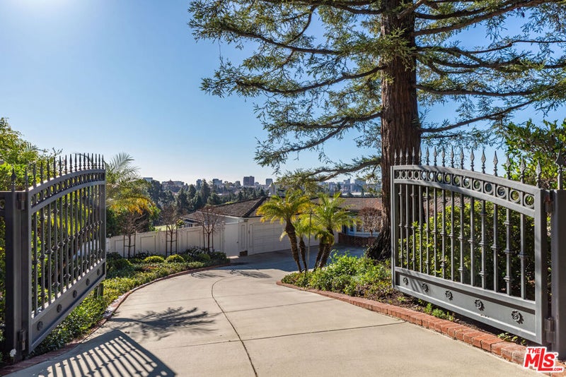 551 Perugia Way