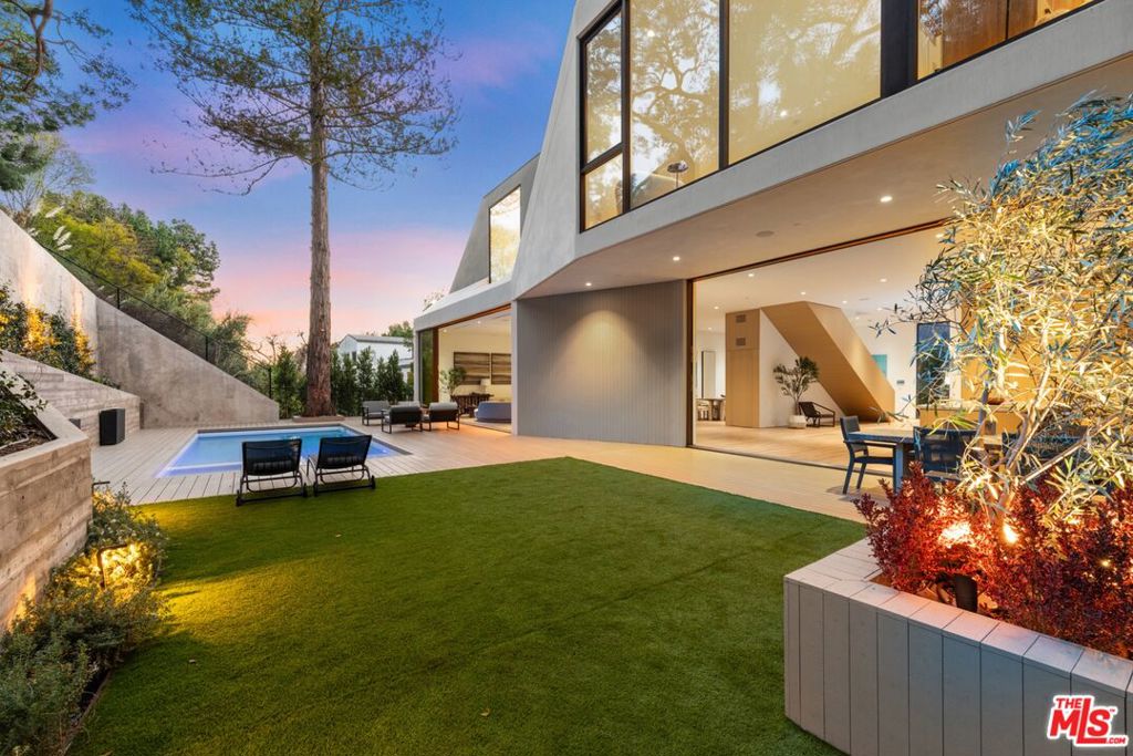 1508 Roscomare Road