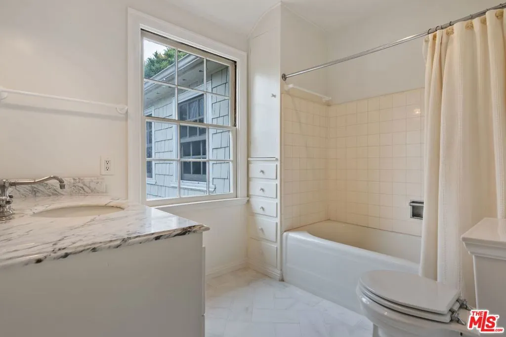 Los Angeles, California 90024, United States, 5 Bedrooms Bedrooms, ,5 BathroomsBathrooms,Residential,Active,198373